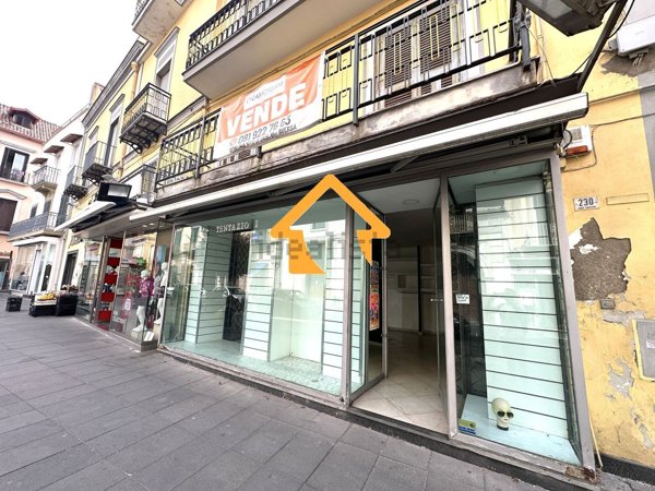 locale commerciale in affitto a Giugliano in Campania