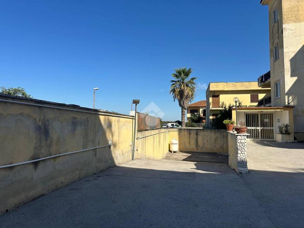 locale commerciale in affitto a Giugliano in Campania