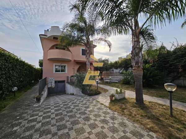 casa indipendente in affitto a Giugliano in Campania in zona Lago Patria