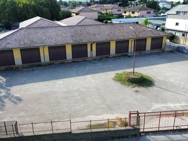 locale commerciale in affitto a Giugliano in Campania in zona Licola
