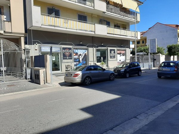 locale commerciale in affitto a Giugliano in Campania