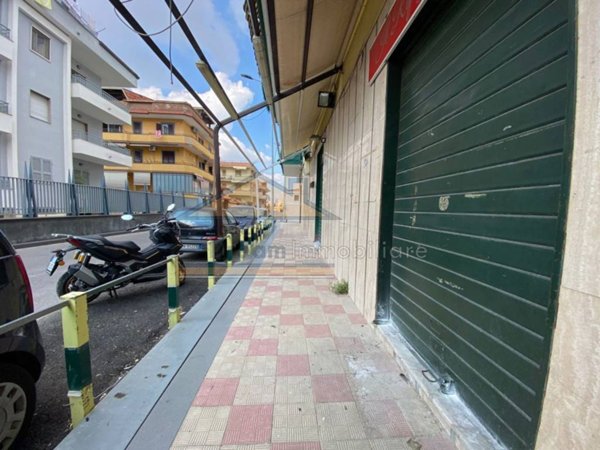 negozio in affitto a Giugliano in Campania