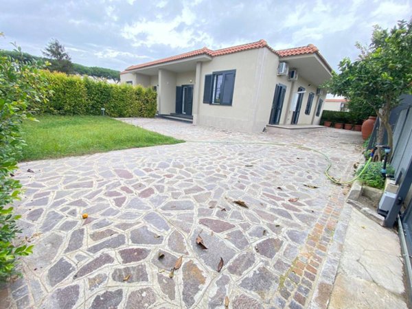 casa indipendente in affitto a Giugliano in Campania in zona Licola