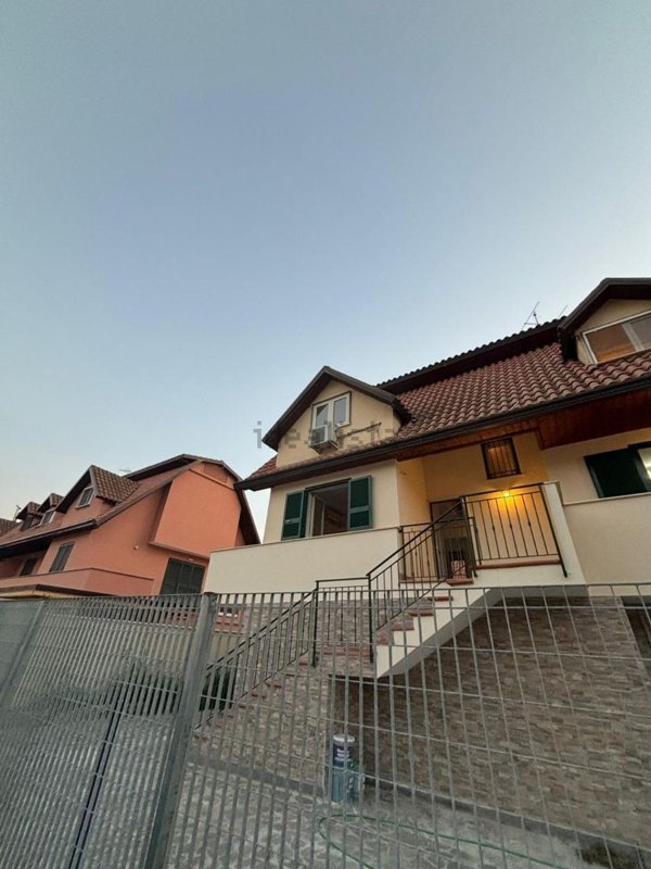 casa indipendente in affitto a Giugliano in Campania in zona Varcaturo