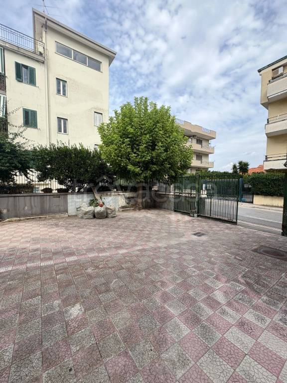 negozio in affitto a Giugliano in Campania