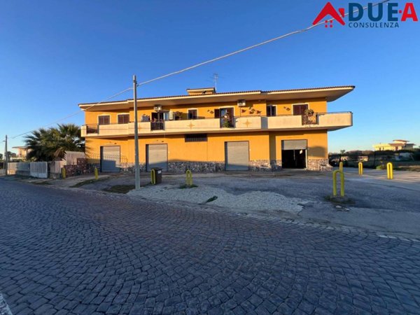 negozio in affitto a Giugliano in Campania in zona Casacelle