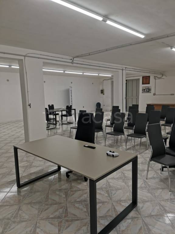 negozio in affitto a Giugliano in Campania in zona Lago Patria