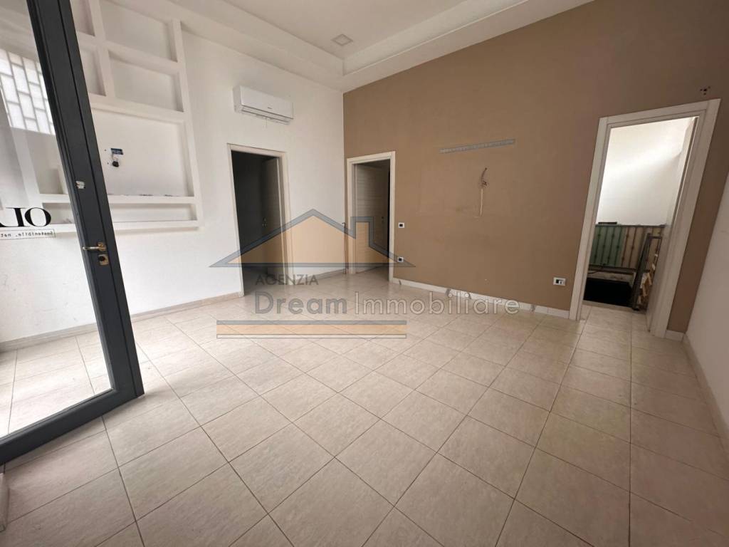 negozio in affitto a Giugliano in Campania