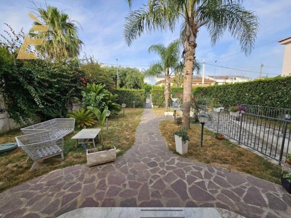 casa indipendente in affitto a Giugliano in Campania in zona Varcaturo