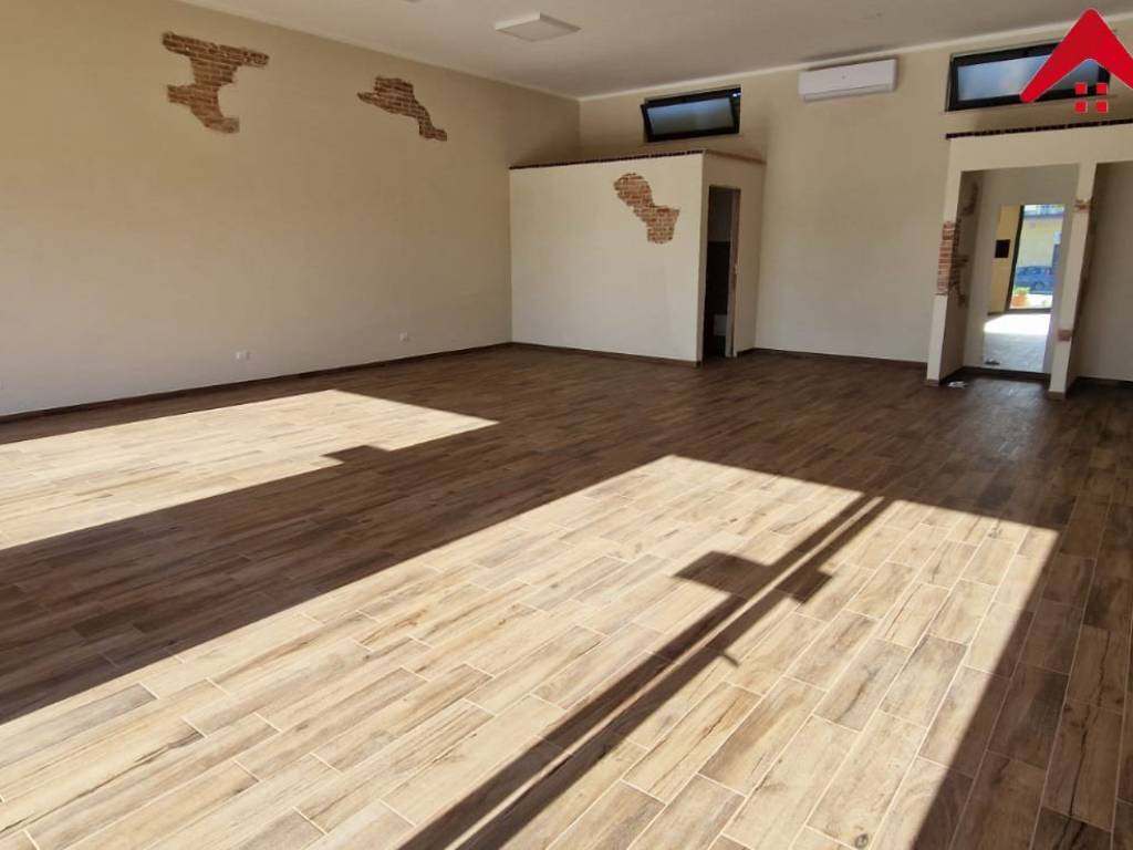 negozio in affitto a Giugliano in Campania in zona Licola