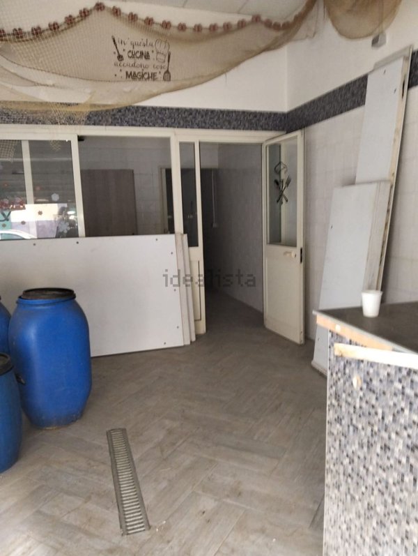 locale commerciale in affitto a Giugliano in Campania