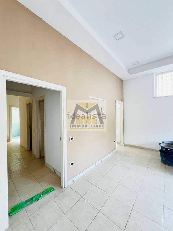 locale commerciale in affitto a Giugliano in Campania