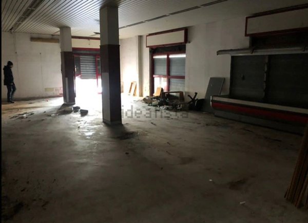 locale commerciale in affitto a Giugliano in Campania