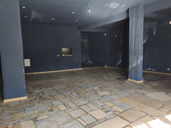 locale commerciale in affitto a Giugliano in Campania