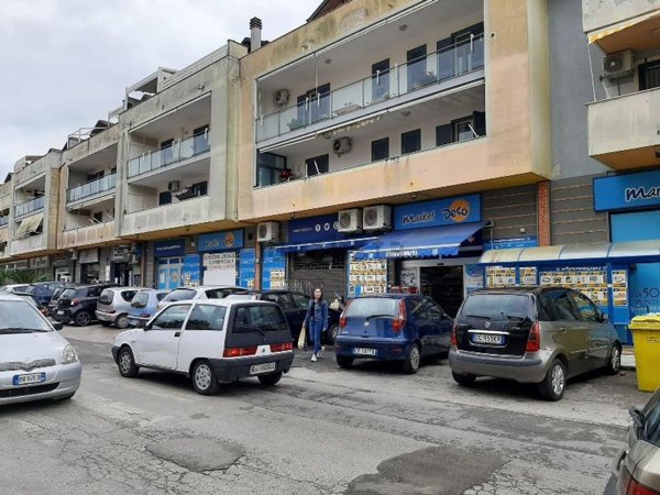 locale commerciale in affitto a Giugliano in Campania