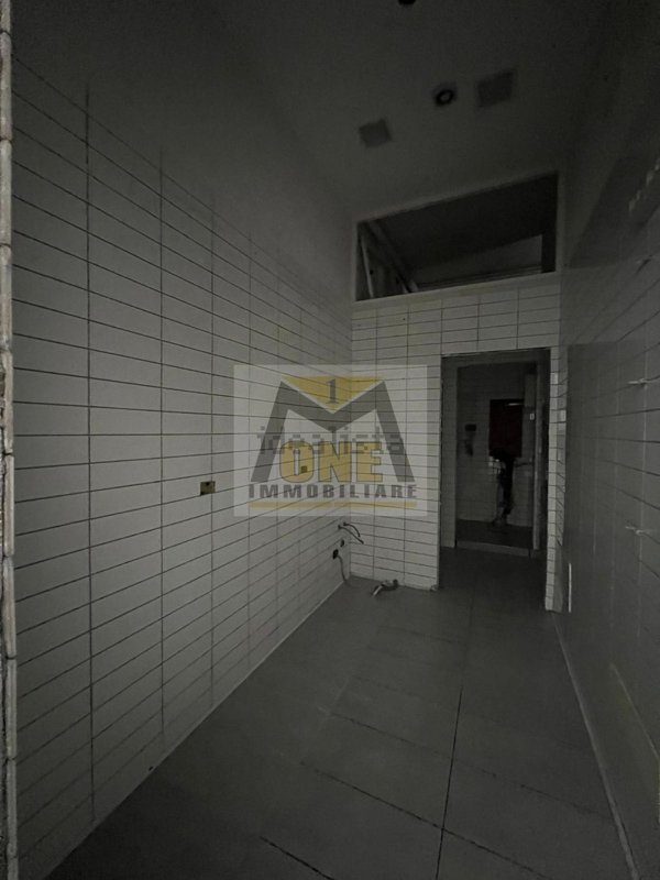 locale commerciale in affitto a Giugliano in Campania