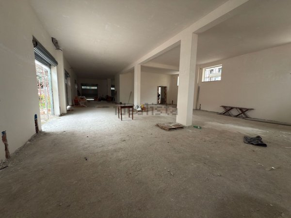 locale commerciale in affitto a Giugliano in Campania