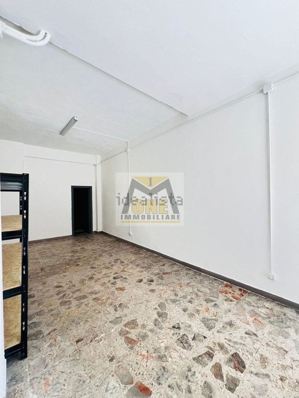 locale commerciale in affitto a Giugliano in Campania