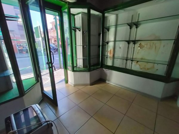 locale commerciale in affitto a Giugliano in Campania