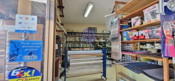 locale commerciale in affitto a Giugliano in Campania
