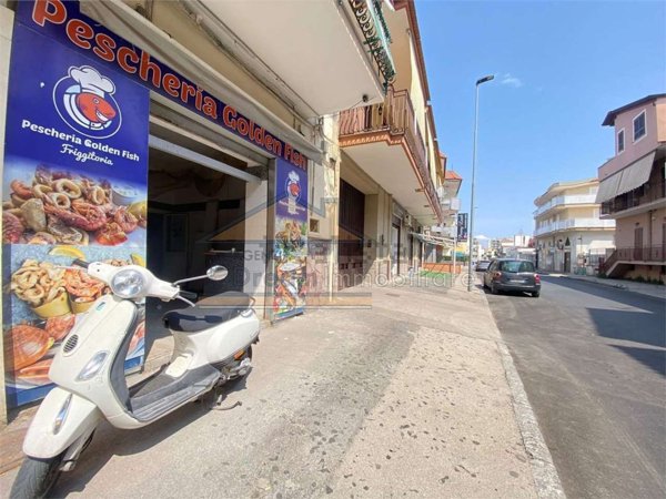 locale commerciale in affitto a Giugliano in Campania