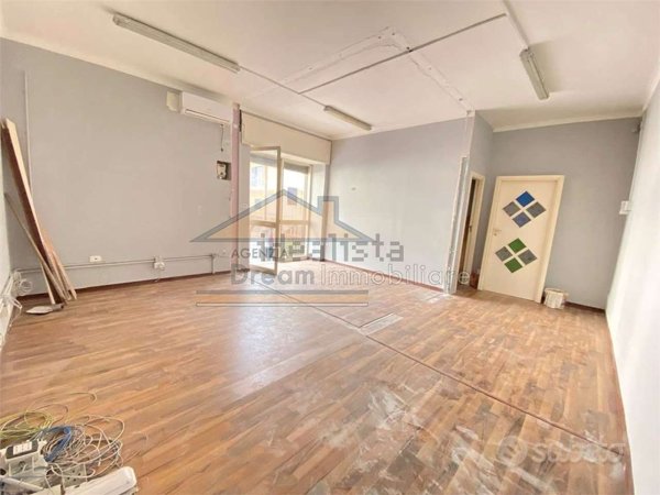 locale commerciale in affitto a Giugliano in Campania