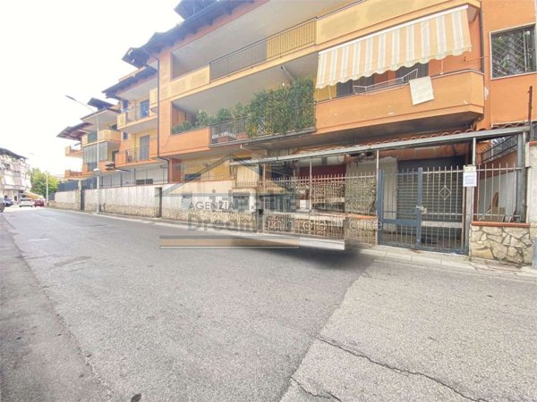 locale commerciale in affitto a Giugliano in Campania