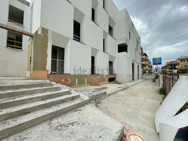 locale commerciale in affitto a Giugliano in Campania