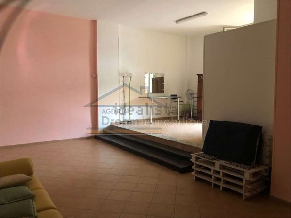 locale commerciale in affitto a Giugliano in Campania