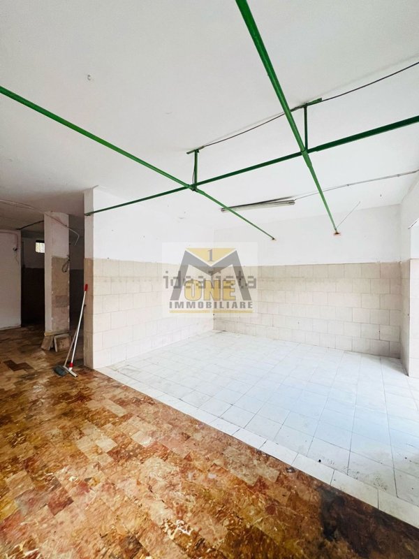 locale commerciale in affitto a Giugliano in Campania