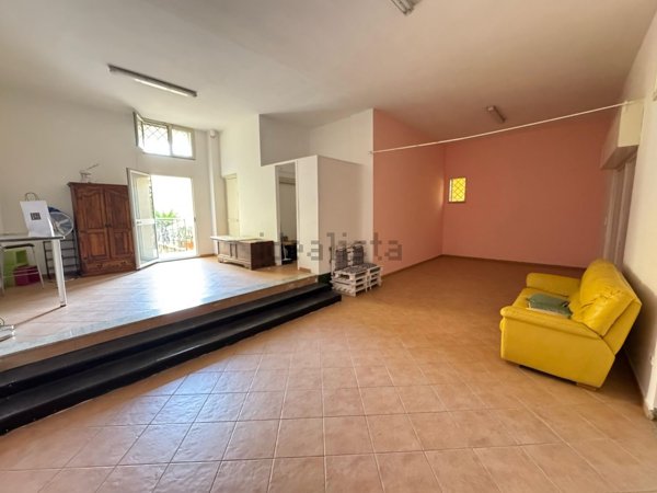 locale commerciale in affitto a Giugliano in Campania