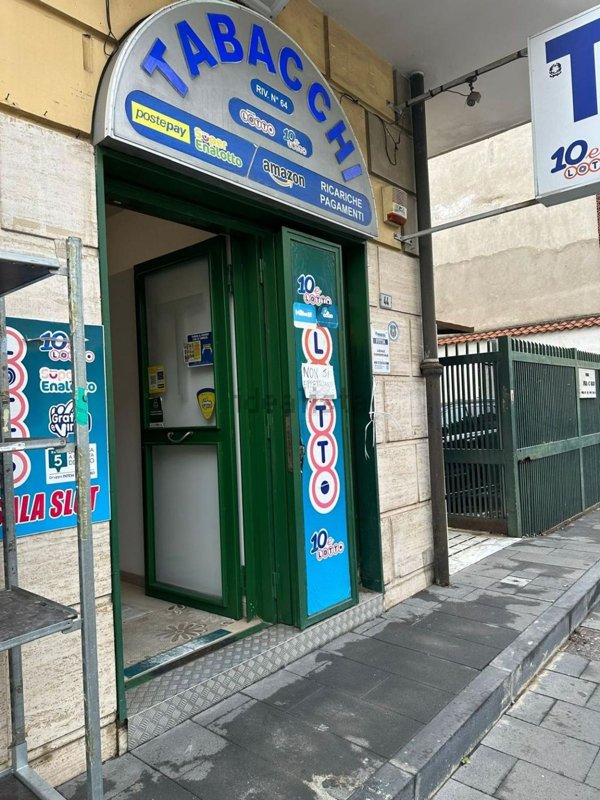 locale commerciale in affitto a Giugliano in Campania