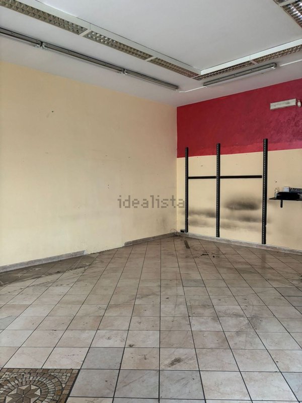 locale commerciale in affitto a Giugliano in Campania