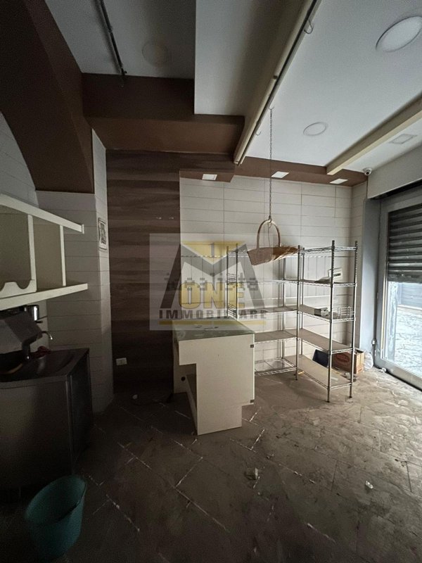 locale commerciale in affitto a Giugliano in Campania