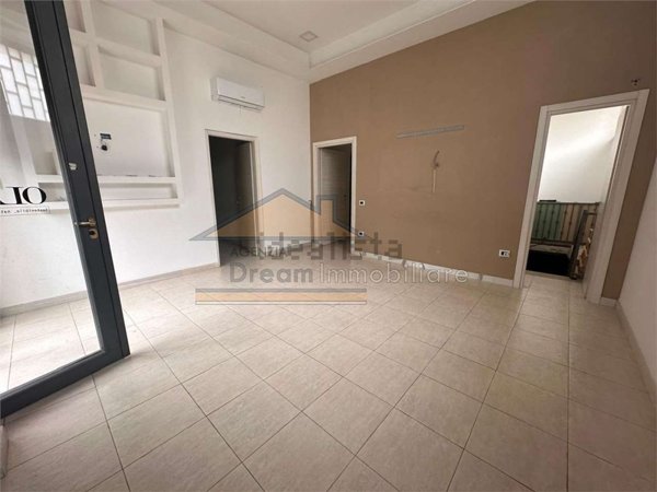 locale commerciale in affitto a Giugliano in Campania