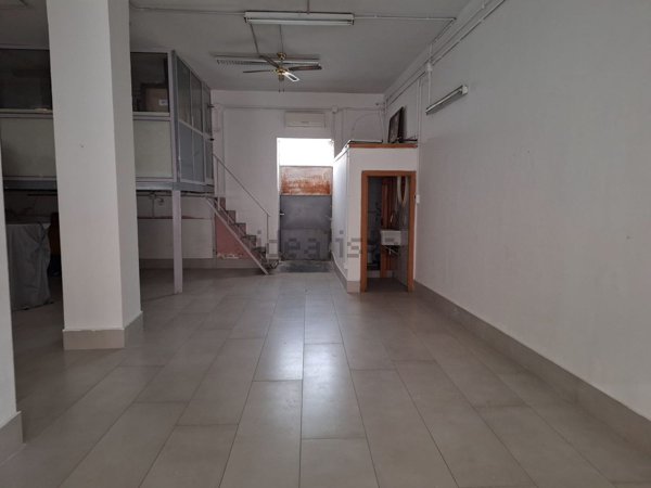 locale commerciale in affitto a Giugliano in Campania