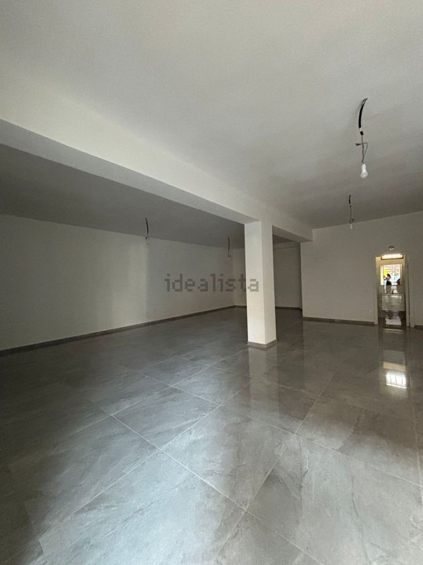 locale commerciale in affitto a Giugliano in Campania