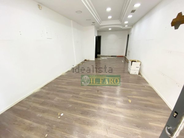 locale commerciale in affitto a Giugliano in Campania