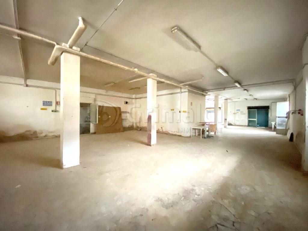 negozio in affitto a Giugliano in Campania