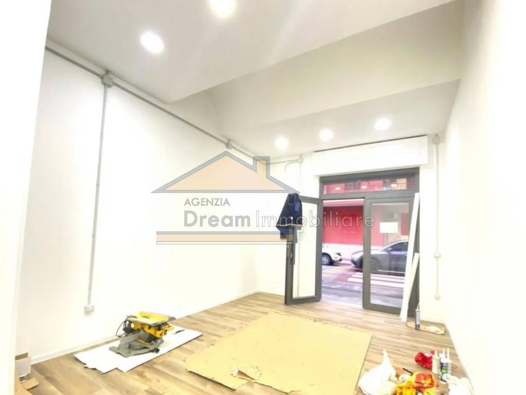negozio in affitto a Giugliano in Campania
