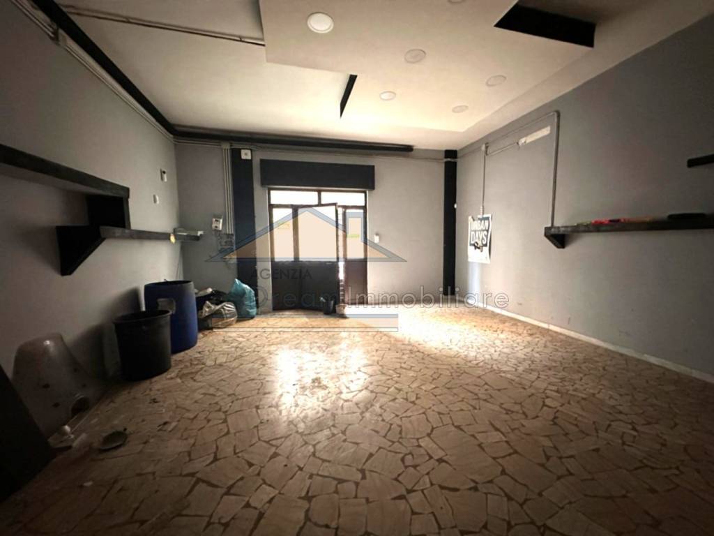 negozio in affitto a Giugliano in Campania