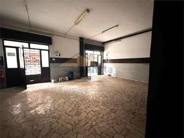 locale commerciale in affitto a Giugliano in Campania