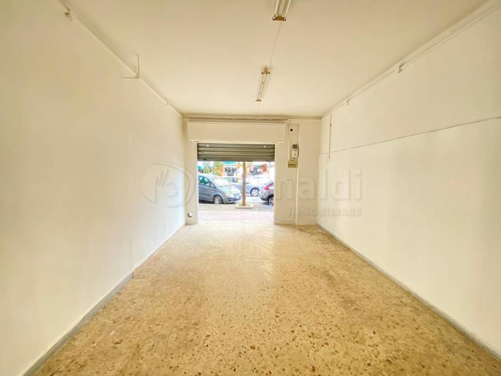 negozio in affitto a Giugliano in Campania