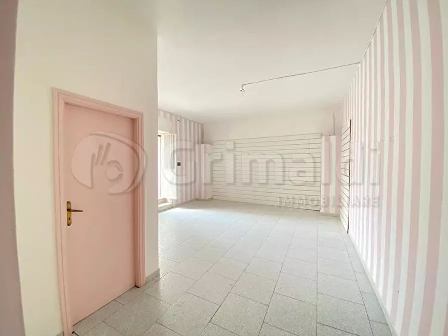 locale commerciale in affitto a Giugliano in Campania