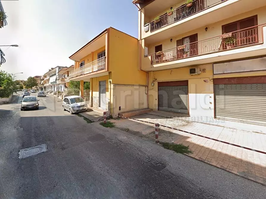 locale commerciale in affitto a Giugliano in Campania