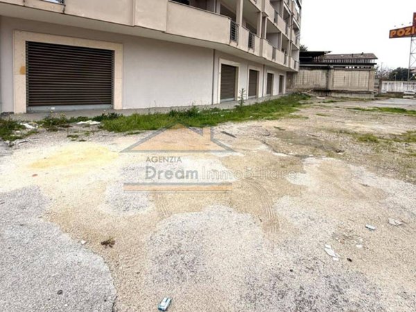 negozio in affitto a Giugliano in Campania