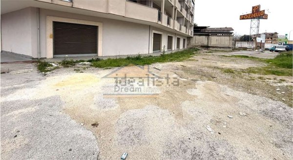 locale commerciale in affitto a Giugliano in Campania