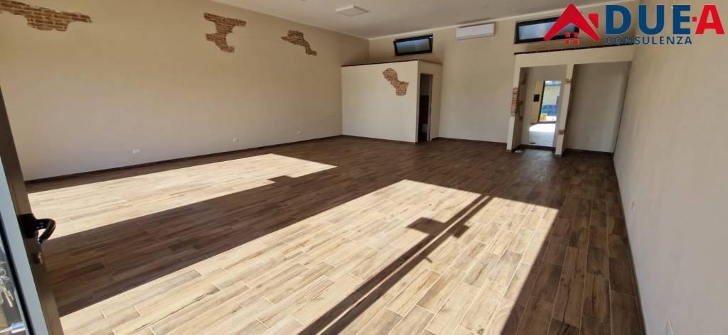 negozio in affitto a Giugliano in Campania in zona Licola