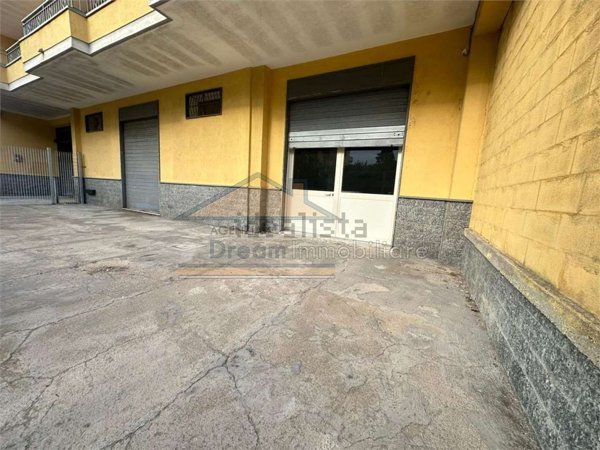 locale commerciale in affitto a Giugliano in Campania