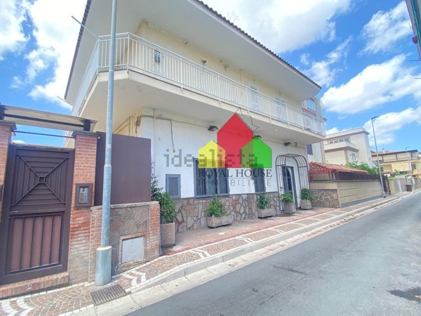 locale commerciale in affitto a Giugliano in Campania